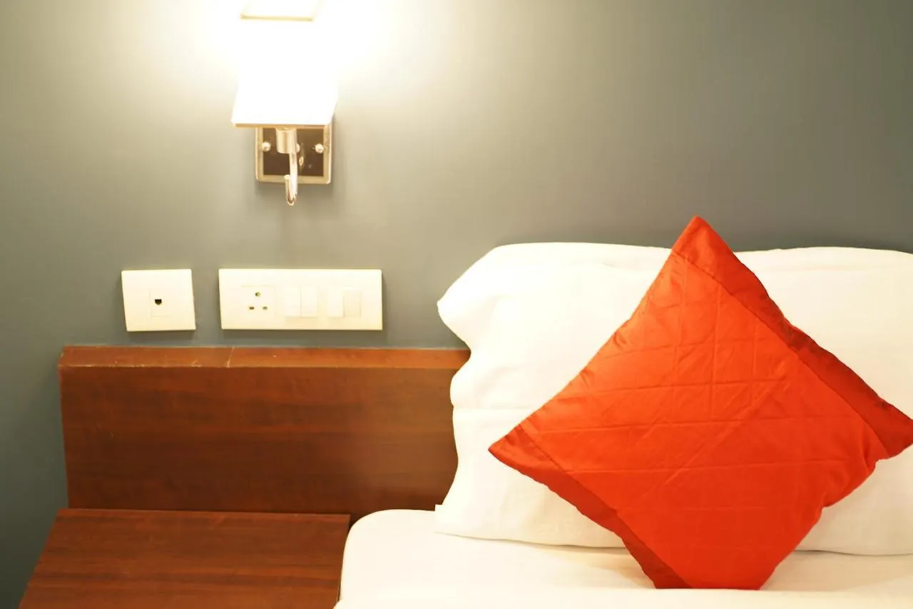 North Centre Hotel Kochi 3*,