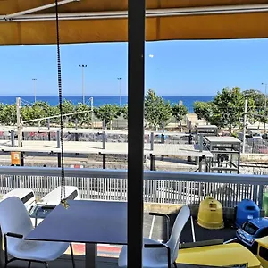 Luxury Accommodation, Next To & Train Station Apartment Calella